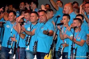 Presentación con éxito de la murga teldense Las Golisnionas (Foto Francisco Javier Santana)
